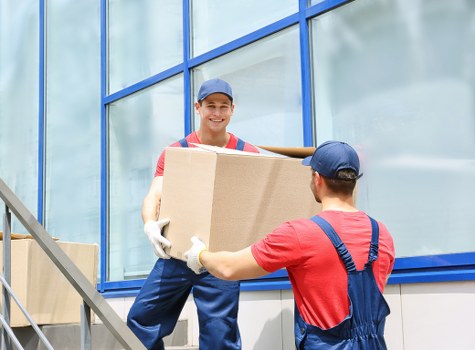 Safe and reliable moving truck transport in Poplar